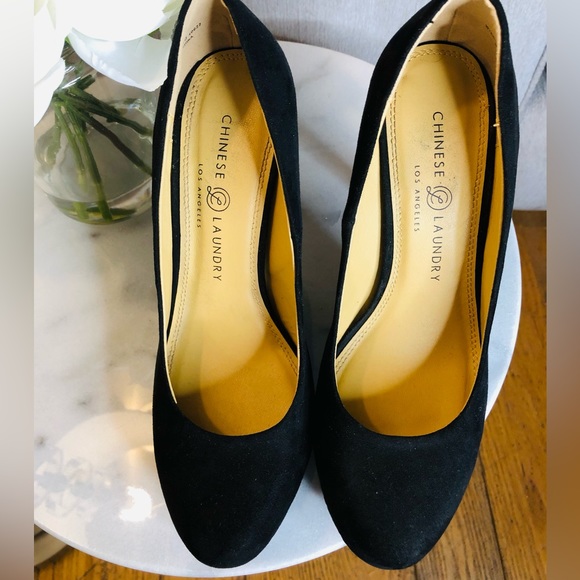 Chinese Laundry Black Suede Platform Heels - Picture 2 of 7